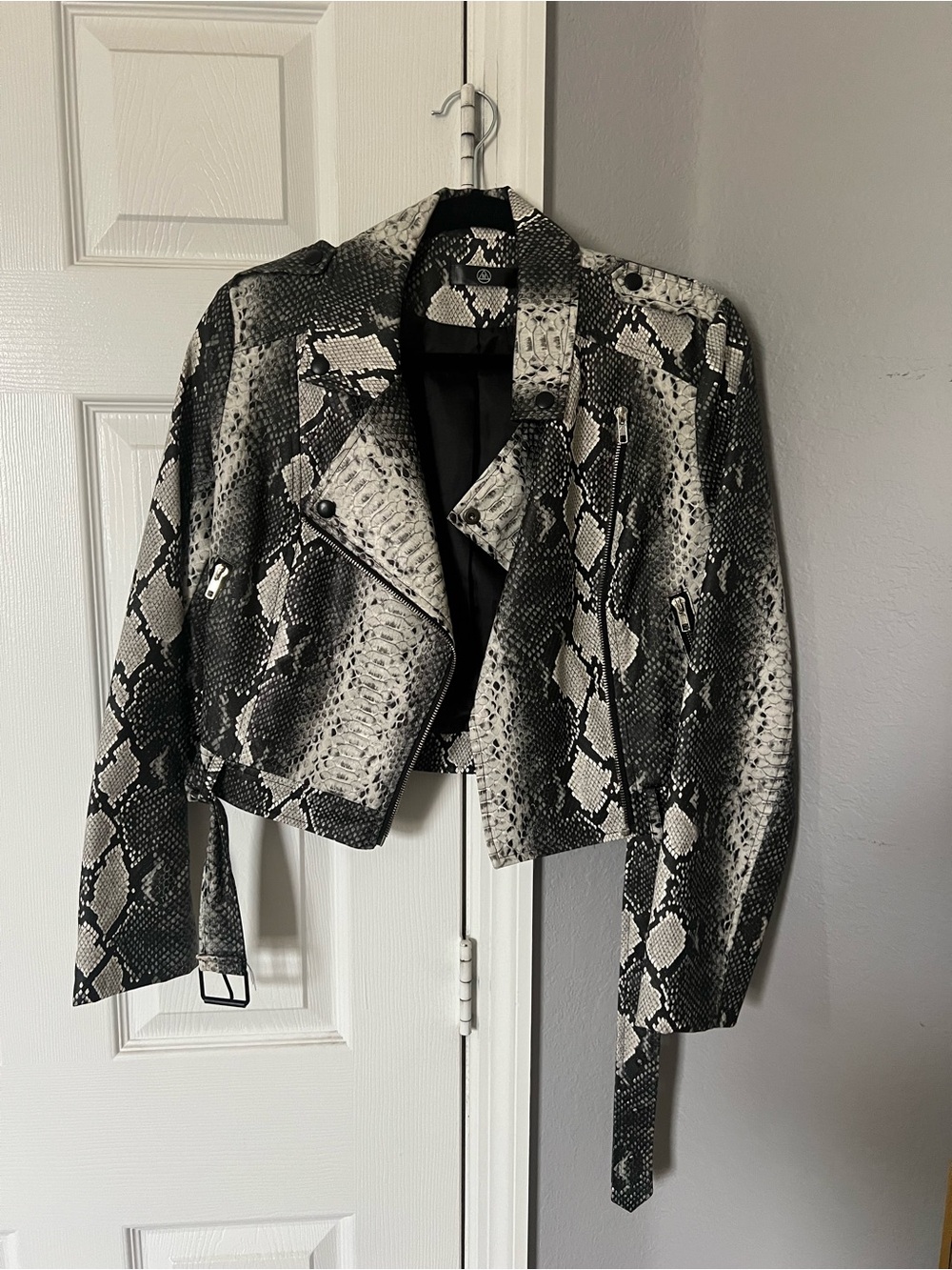 Snake Print Faux Cropped Leather Jacket